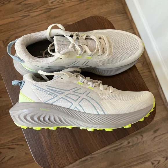 Asics Gel Excite Trail 3 running shoes. Size 8. - Picture 3 of 8